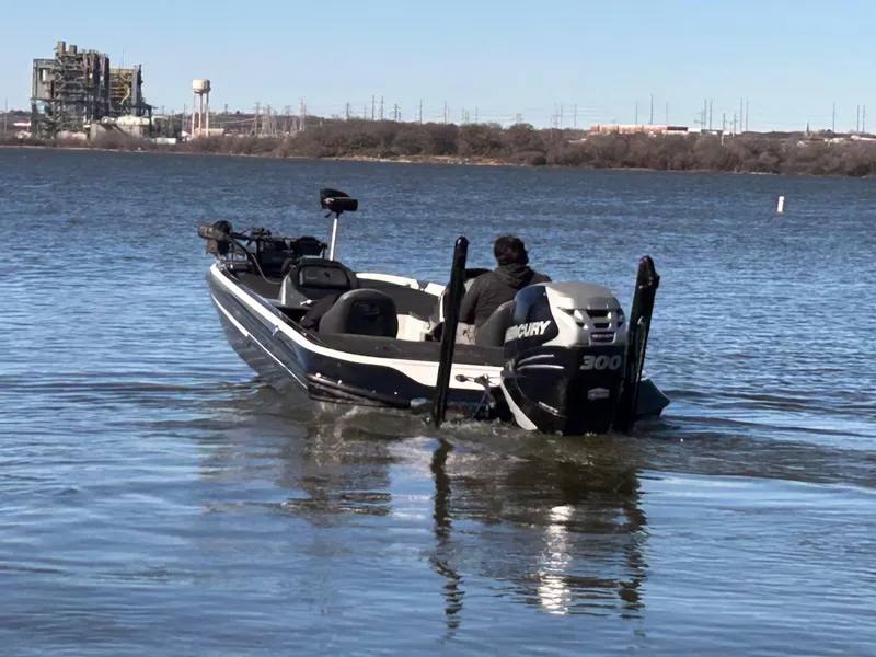 Slide: The Image of 2009 Champion 210 Elite boat with hydraulic steering components and wiring. - 34