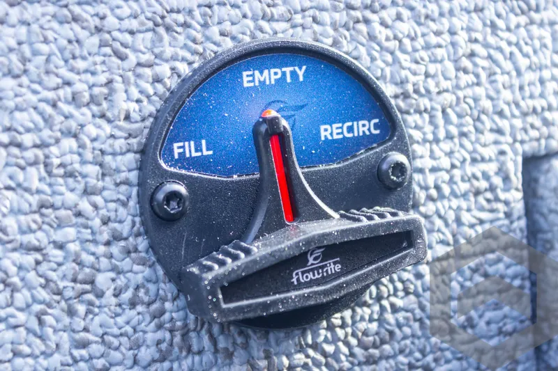 Slide: The Image of Flow-Rite control dial on G3 Sportsman 1710, 2025 model, showing fill, empty, recirculate options. - 43