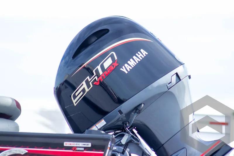 Slide: The Image of Yamaha SHO VMAX engine on 2025 G3 Sportsman 1910 boat. - 4