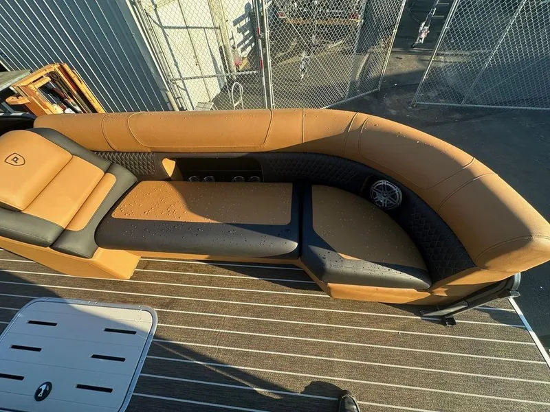 Slide: The Image of Premier 250 Solaris RF Arch 2025 - 10