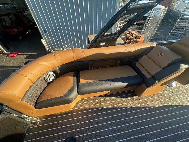 Slide: The Image of Premier 250 Solaris RF Arch 2025 - 17