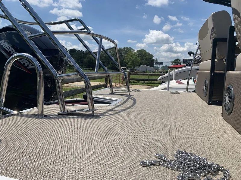 Slide: The Image of Crest Classic 220 SLRC Tritoon 2025 - 2