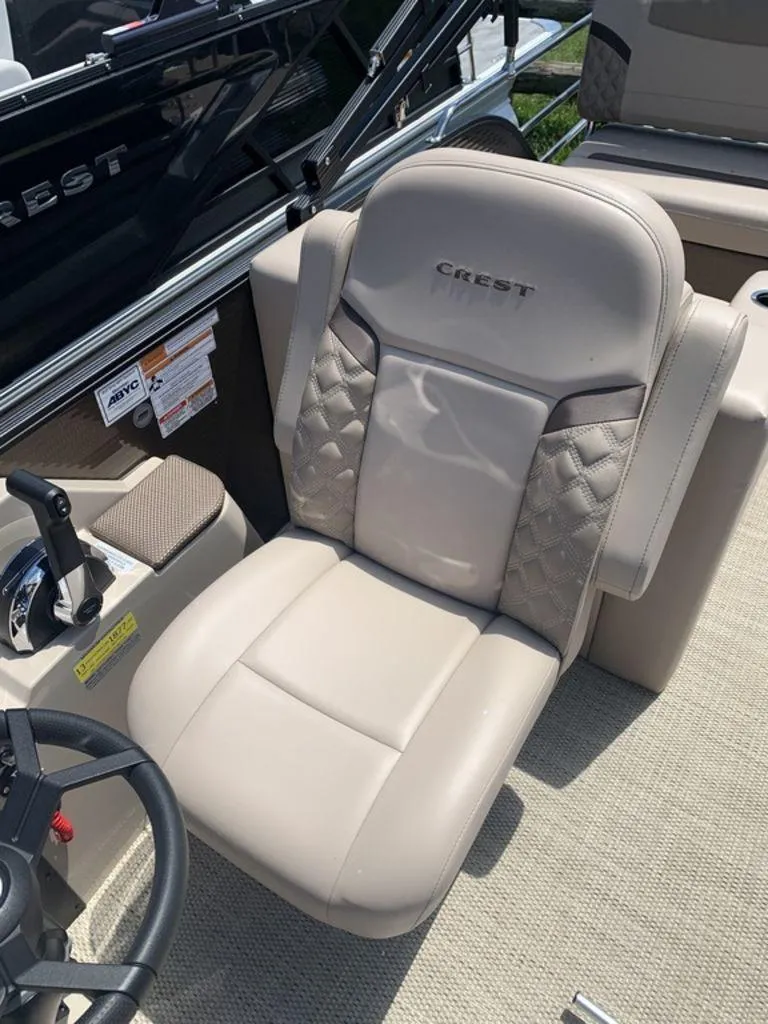 Slide: The Image of Crest Classic 220 SLRC Tritoon 2025 - 6