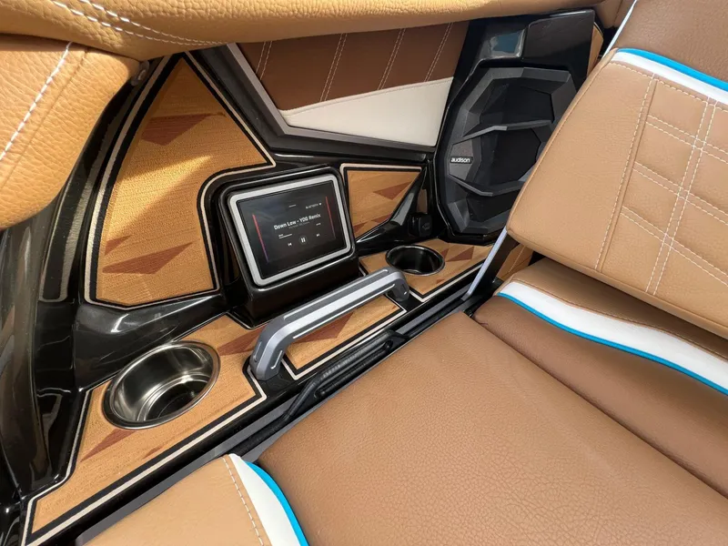 Slide: The Image of Tigé 25ZX Ultre' 2025 - 24