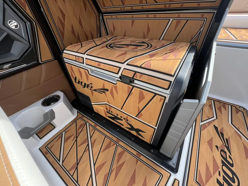 Slide: The Image of Tigé 25ZX Ultre' 2025 - 27