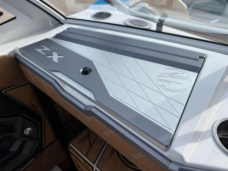 Slide: The Image of Tigé 25ZX Ultre' 2025 - 28