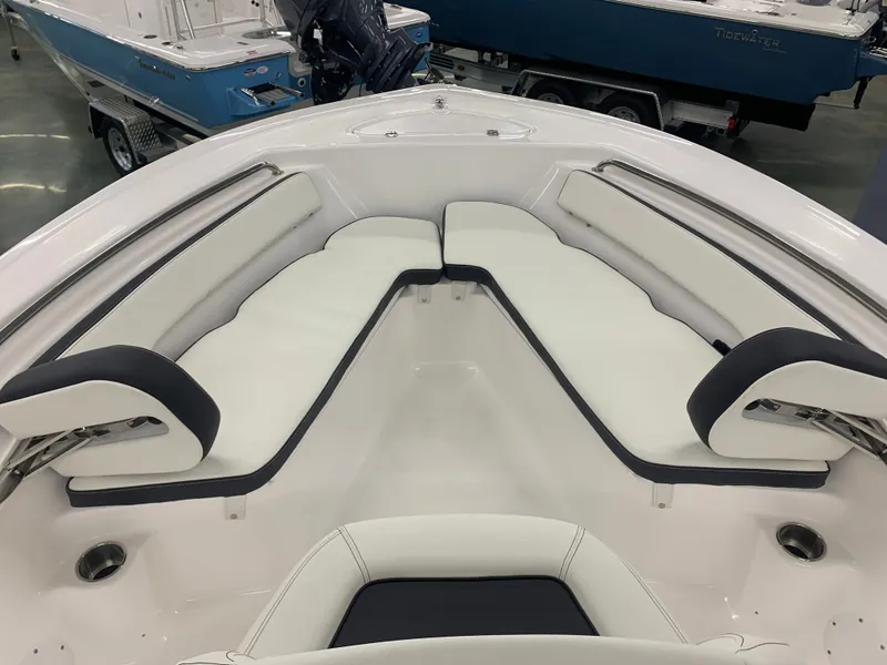 Slide: The Image of Tidewater 198 CC Adventure 2025 - 11