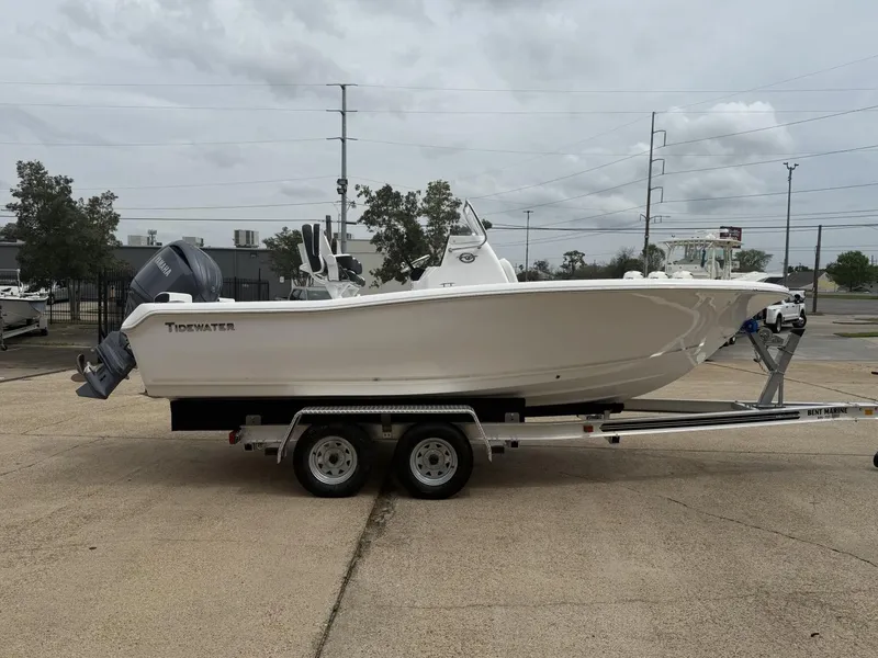 Slide: The Image of Tidewater 198 CC Adventure 2025 - 6