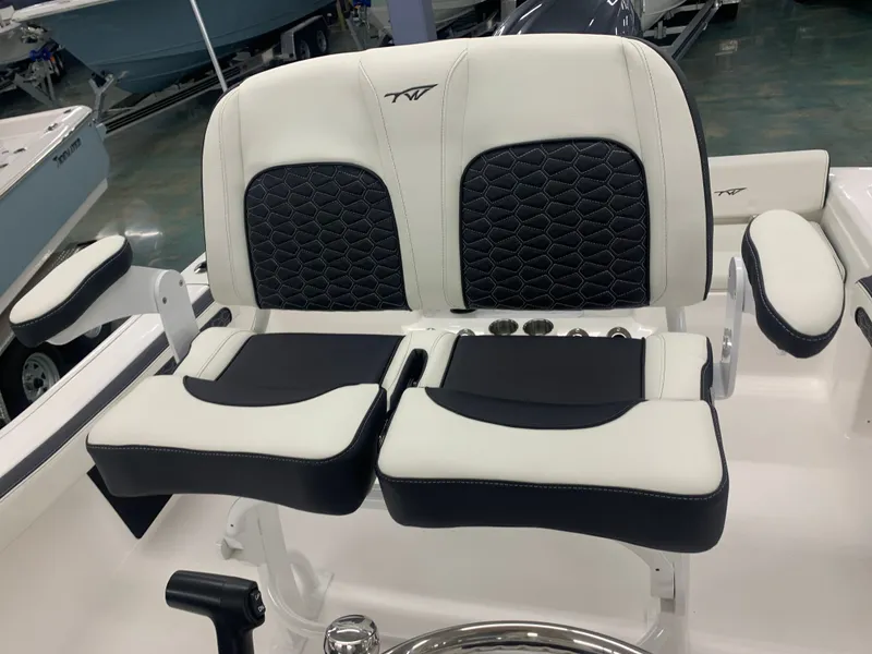 Slide: The Image of Tidewater 198 CC Adventure 2025 - 9