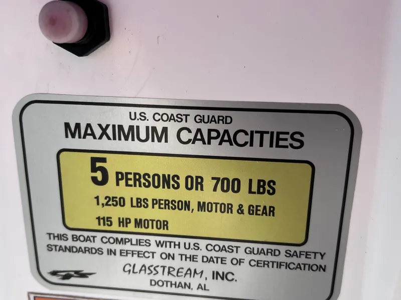 Slide: The Image of Capacity label for 2021 Glasstream 180 CC boat, 5 persons or 700 lbs, 115 HP motor. - 28