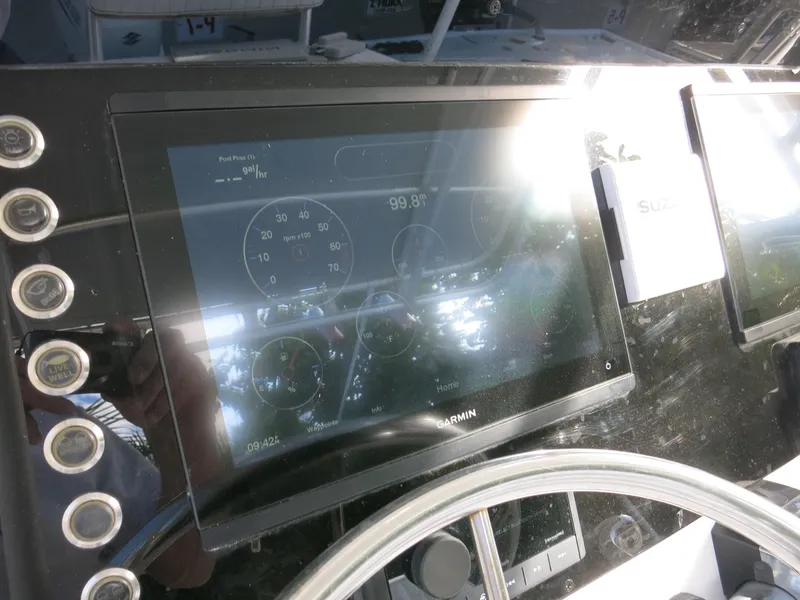 Slide: The Image of Mako 221 Center Console 1993 - 14