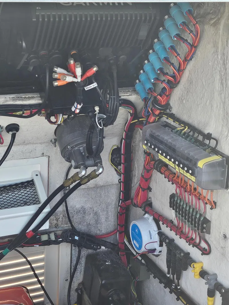 Slide: The Image of Mako 221 Center Console 1993 - 41