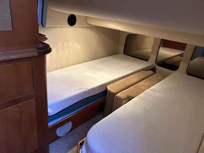 Slide: The Image of Interior cabin of 2001 Cruisers Yachts 4450 Express Motoryacht with twin beds. - 45