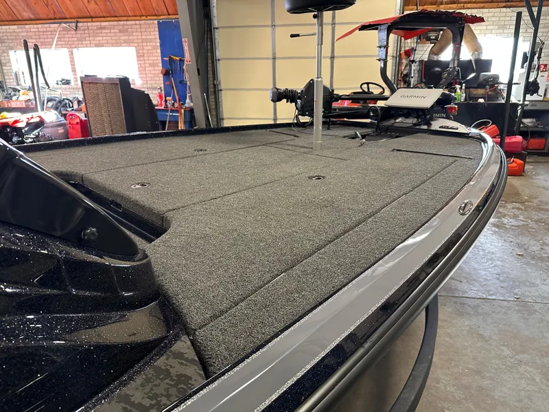 Slide: The Image of 2025 Nitro Z20 XL Pro boat deck in a garage setting. - 10