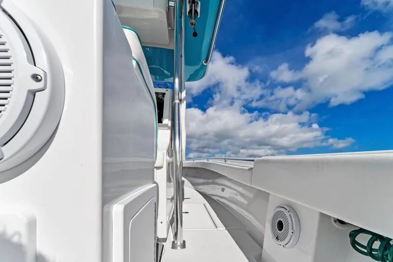 Slide: The Image of 2018 Onslow Bay 33 Tournament boat deck under blue sky. - 31