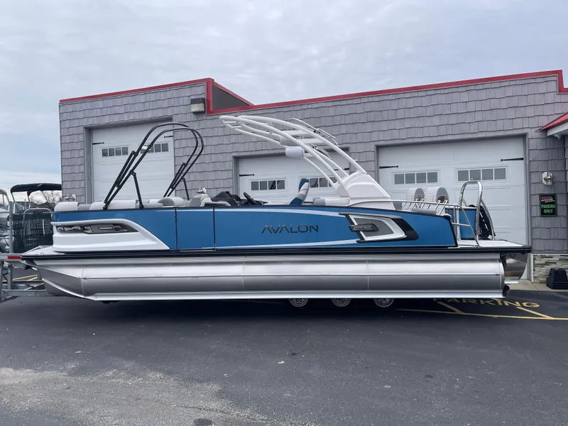 Slide: The Image of 2025 Avalon 2585 Excalibur LTD Tri Toon boat with Mercury 400hp V-10 Verado. - 3