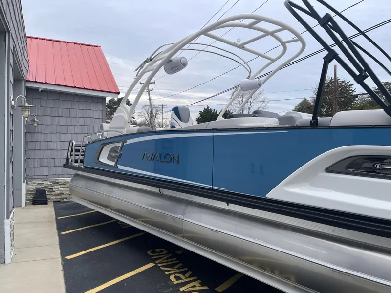 Slide: The Image of 2025 Avalon 2585 Excalibur LTD Tri Toon boat with Mercury 400hp V-10 Verado. - 7