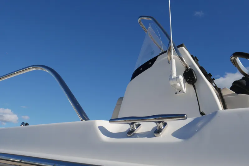 Slide: The Image of 2020 Boston Whaler - Helm  - 12