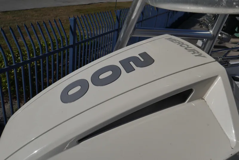 Slide: The Image of 2020 Boston Whaler - Engine - 14