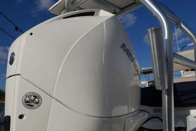 Slide: The Image of 2020 Boston Whaler - Engine - 15