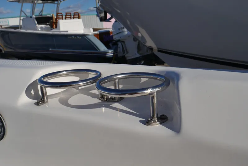 Slide: The Image of 2020 Boston Whaler - Cup holders - 32