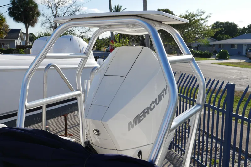 Slide: The Image of 2020 Boston Whaler - Engine - 4