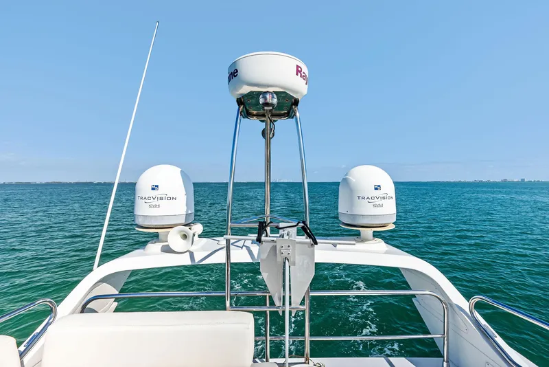Slide: The Image of Azimut 45 Fly 2014 yacht, rear view, open sea, clear sky, navigation equipment. - 20