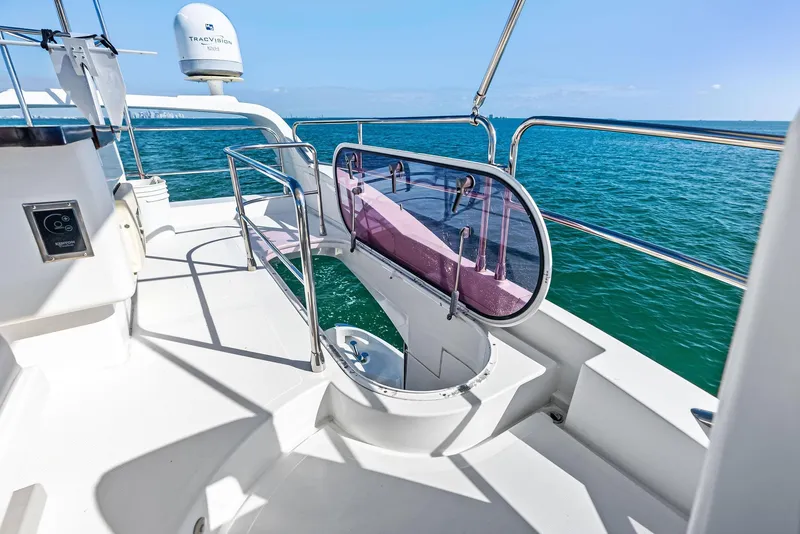 Slide: The Image of Azimut 45 Fly 2014 yacht deck with ocean view and modern design. - 27
