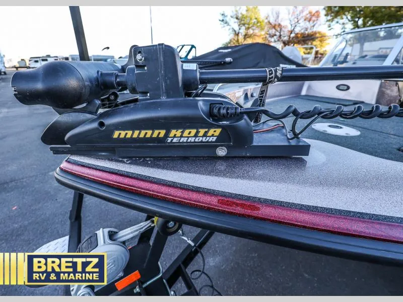 Slide: The Image of Minn Kota Terrova trolling motor on 2015 Skeeter WX1850 boat at Bretz RV & Marine. - 21