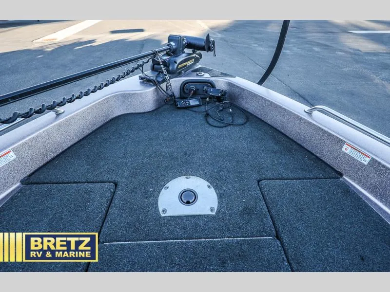 Slide: The Image of 2015 Skeeter WX1850 boat deck with trolling motor, Bretz RV & Marine logo. - 26