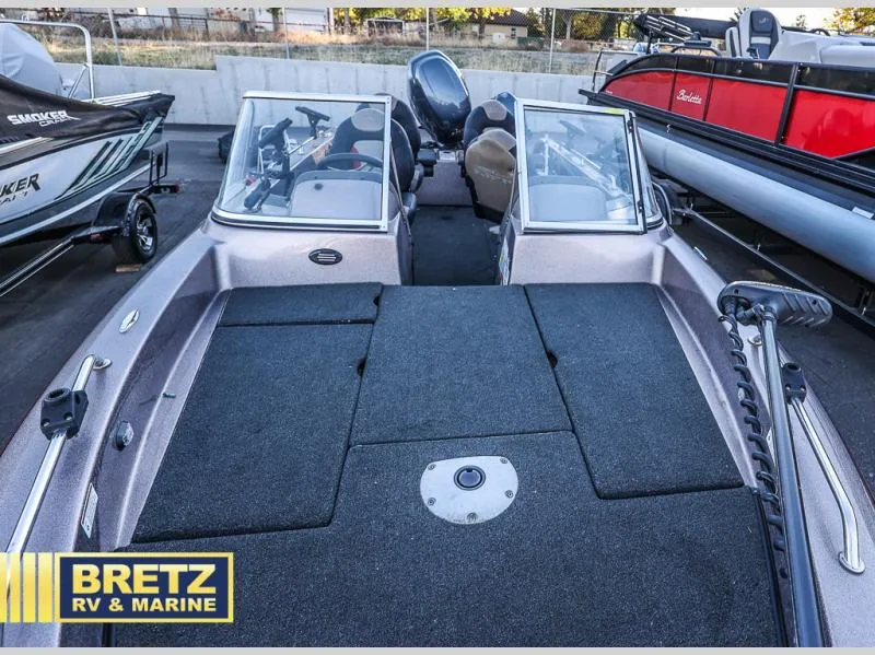 Slide: The Image of 2015 Skeeter WX1850 boat at Bretz RV & Marine dealership. - 27