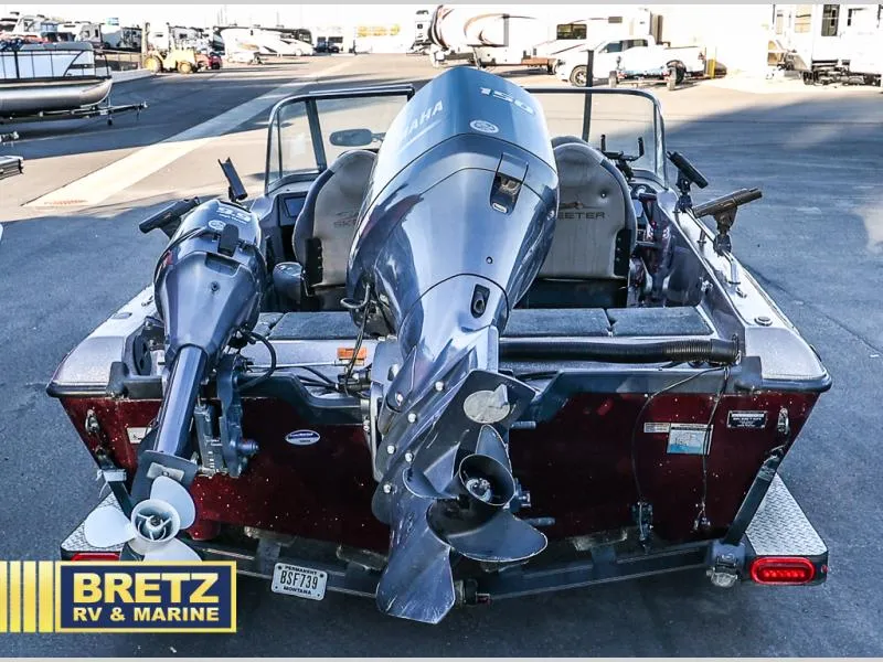 Slide: The Image of 2015 Skeeter WX1850 boat with dual Yamaha outboard motors at Bretz RV & Marine. - 5