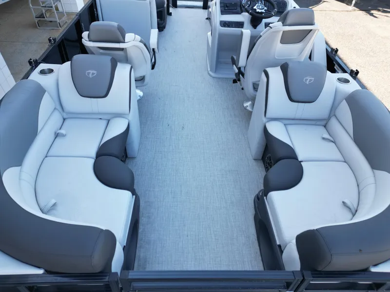 Slide: The Image of Tahoe LTZ QL21T 2024 - 13