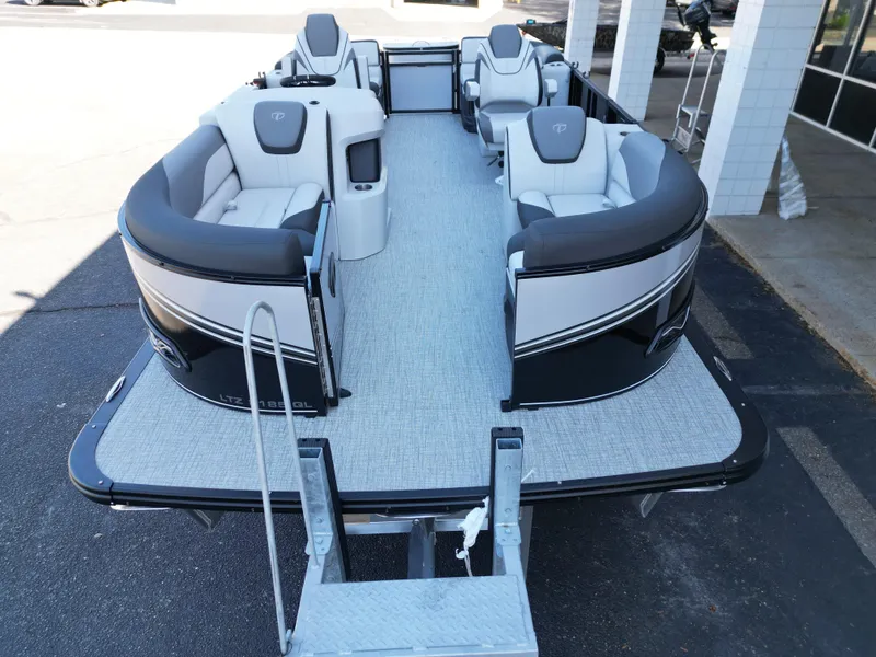 Slide: The Image of Tahoe LTZ QL21T 2024 - 16