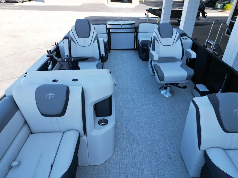 Slide: The Image of Tahoe LTZ QL21T 2024 - 17