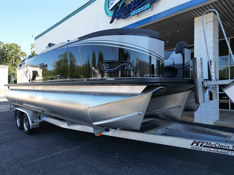 Slide: The Image of Tahoe LTZ QL21T 2024 - 21