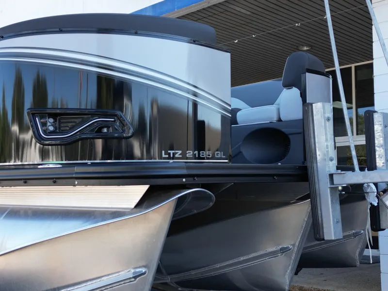 Slide: The Image of Tahoe LTZ QL21T 2024 - 22