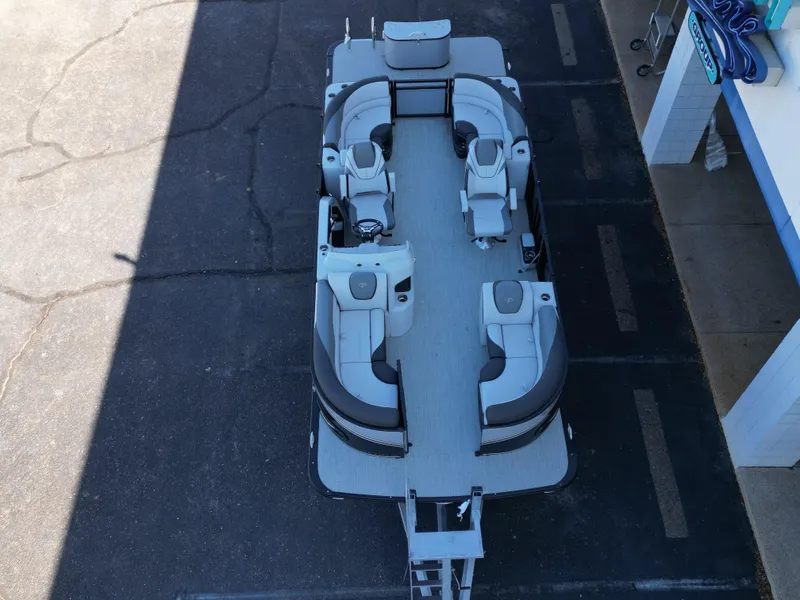 Slide: The Image of Tahoe LTZ QL21T 2024 - 7