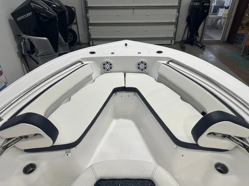 Slide: The Image of Tidewater 198 CC Adventure 2025 - 46