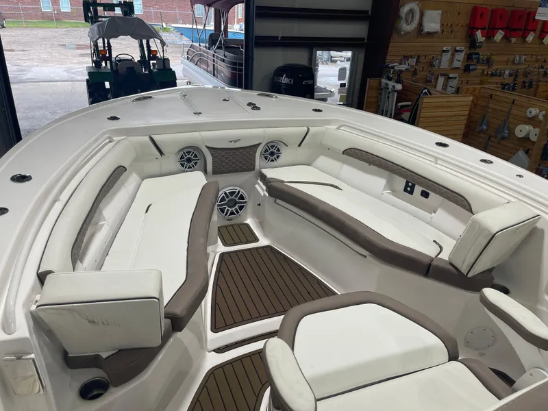 Slide: The Image of Tidewater 272LXF 2024 - 51