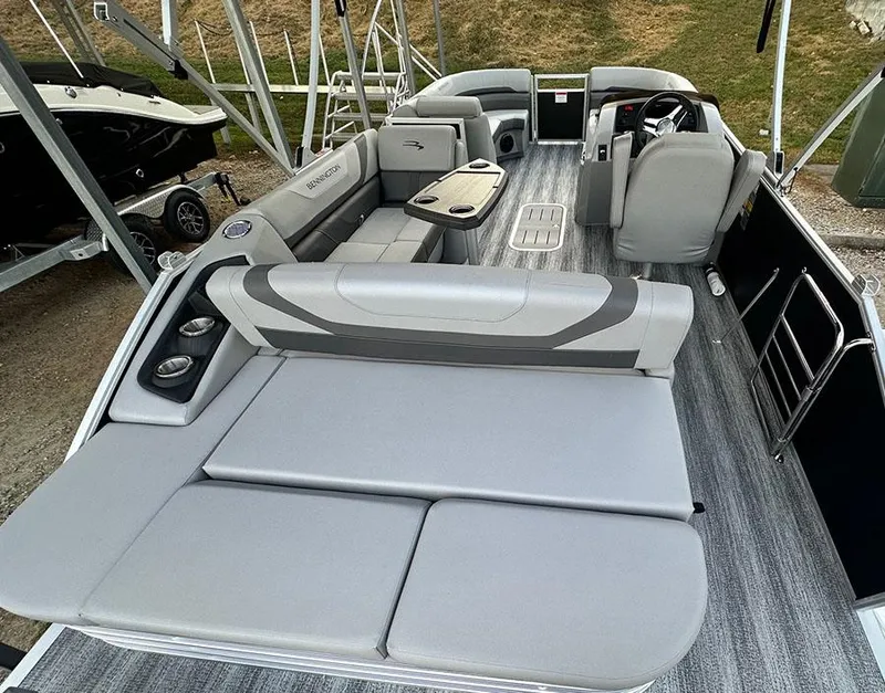 Slide: The Image of 2025 Bennington SX 22 Swingback pontoon boat with spacious seating and modern design. - 7