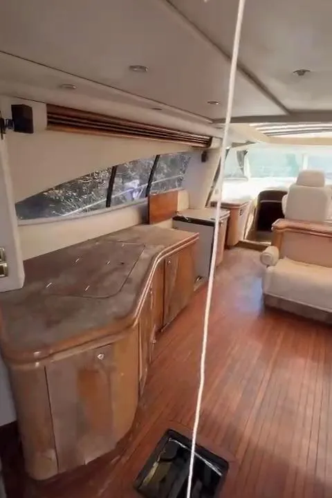 Slide: The Image of Sunseeker Predator 80 1999 - 14