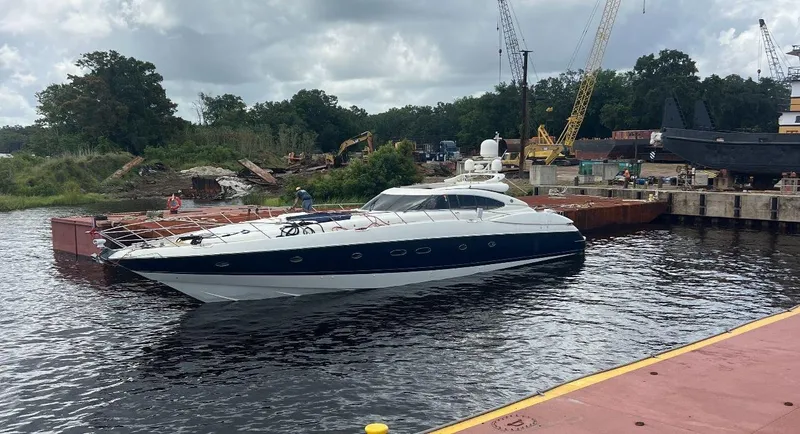 Slide: The Image of Sunseeker Predator 80 1999 - 17