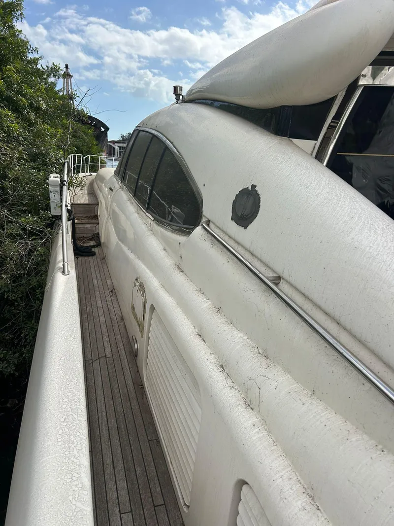 Slide: The Image of Sunseeker Predator 80 1999 - 21