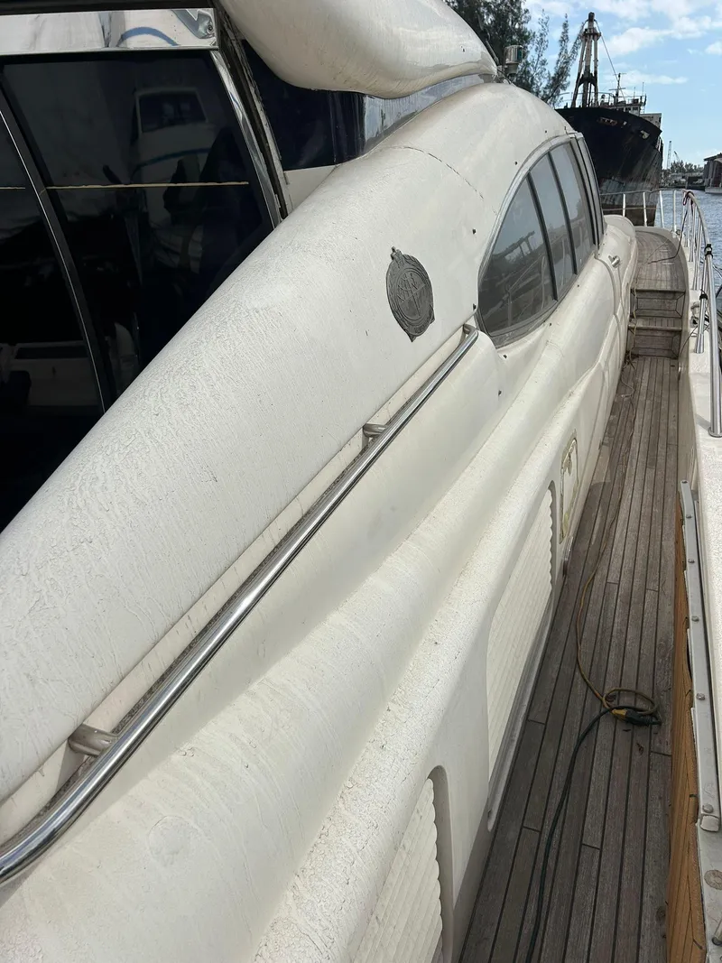 Slide: The Image of Sunseeker Predator 80 1999 - 22