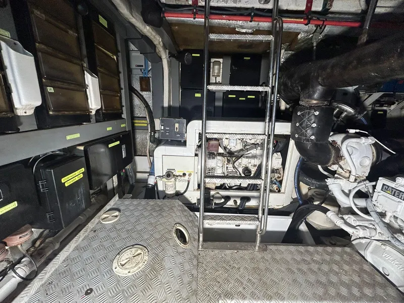 Slide: The Image of Sunseeker Predator 80 1999 - 23