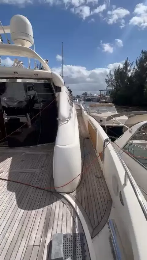 Slide: The Image of Sunseeker Predator 80 1999 - 4