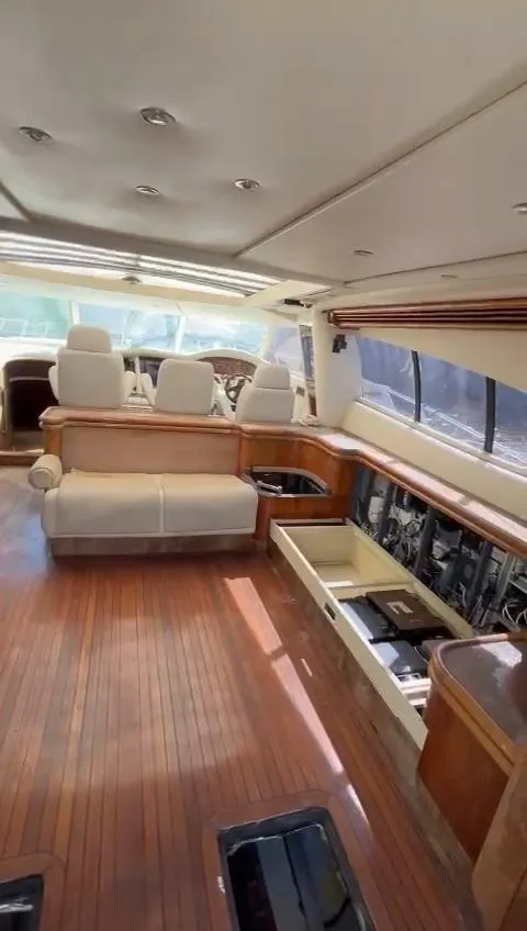 Slide: The Image of Sunseeker Predator 80 1999 - 8