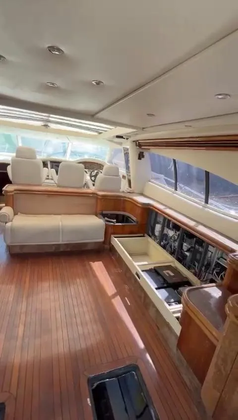 Slide: The Image of Sunseeker Predator 80 1999 - 9