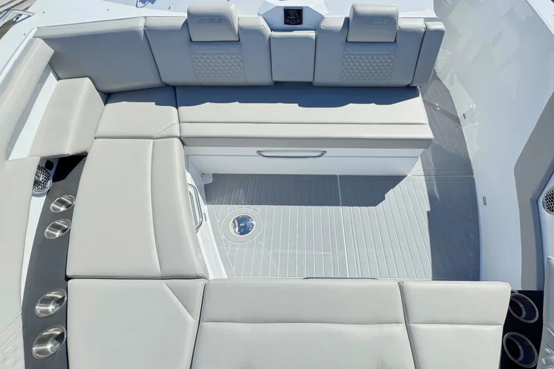Slide: The Image of Cruisers 42 GLS OB 2025 - 9